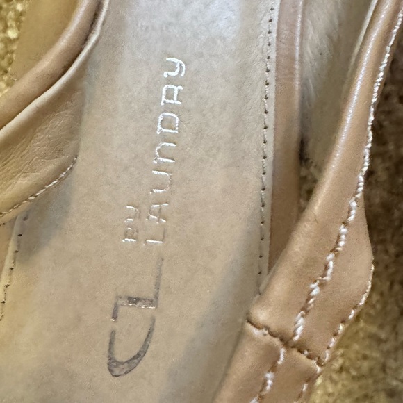 CL By Laundry Wedges size 9.5 - Picture 7 of 8